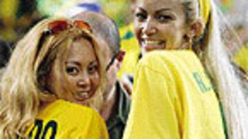 <b>LOCOS POR RONIE</b>. Aficionados de Brasil en un partido de la canarinha en el pasado Mundial.