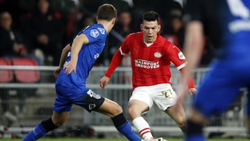 Heracles' Australian midfielder Ajdin Hrustic (L) and PSV's Mexicain midfielder Hirving Lozano fight for the ball during the Dutch Eredivisie football match between PSV Eindhoven and Heracles Almelo at the Philips Stadion in Eindhoven on February 16, 2024. (Photo by Bart Stoutjesdijk / ANP / AFP) / Netherlands OUT