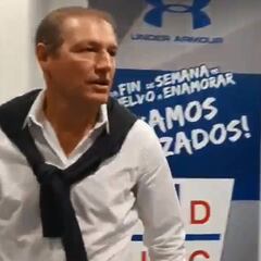 ¡Ya conoció San Carlos!: el feliz arribo de Holan a Santiago