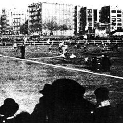 El Espanyol albergó el primer partido femenino en España