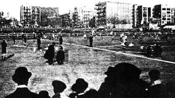 El Espanyol albergó el primer partido femenino en España