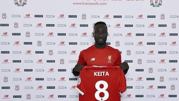 Keita con la camiseta del Liverpool. 