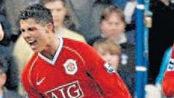 <b>ARRIBA. </b>Cristiano Ronaldo ya está empatado a goles con Drogba.