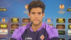 Marcos Alonso durante una rueda de prensa con la Fiorentina.