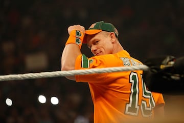 ¿Dallas o Carolina? ¿A cuál de estos dos equipos le caería mejor John Cena como linebacker?