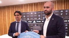 El nuevo entrenador del Celta, Claudio Giráldez, y el director deportivo del club, Marco Garcés, durante la presentación del nuevo técnico del conjunto vigués.
