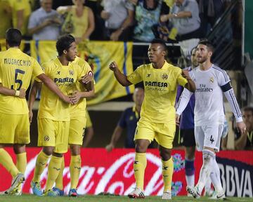 El mayor de los dos Santos y ahora atacante del América, enfrentó a CR7 tanto como jugador del Barcelona como del Villarreal.
