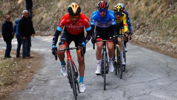 El ciclista espa&ntilde;ol Mikel Landa ataca durante la sexta etapa de la Tirreno-Adri&aacute;tico 2022.