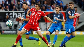 Soccer Football - Bundesliga - Hoffenheim v Bayern Munich - Sinsheim, Germany - September 9, 2017 Bayern Munich's Robert Lewandowski in action REUTERS/Kai Pfaffenbach DFL RULES TO LIMIT THE ONLINE USAGE DURING MATCH TIME TO 15 PICTURES PER GAM