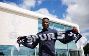 18 - Una de las figuras del pasado torneo inglés cambió de club. Fue así como Victor Wanyama, delantero keniata que brilló en Southampton, se convirtió en refuerzo de Tottenham a cambio de 14.4 millones de euros.