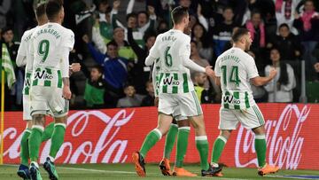 Los jugadores celebran el gol de Durmisi.