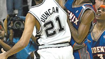 <b>DE MUSEO. </b>Apoteósico bloqueo de Stoudemire a Duncan.