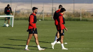 Costa se lleva la mano a la ingle en la sesión del Atlético.