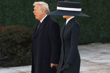 El ‘look’ de Melania en la toma de posesión de Trump inunda las redes de memes 
