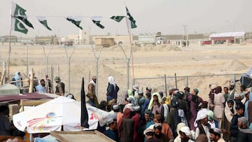 Afganos en la frontera con Pakistán ante el miedo del gobierno talibán en Afganistán