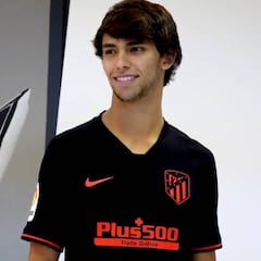 El Atlético presenta su segunda camiseta: vuelve el negro