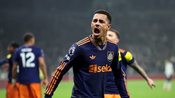 Soccer Football - Premier League - Tottenham Hotspur v Newcastle United - Tottenham Hotspur Stadium, London, Britain - February 10, 2026 Newcastle United's Jacob Ramsey celebrates scoring their second goal Action Images via Reuters/Paul Childs EDITORIAL USE ONLY. NO USE WITH UNAUTHORIZED AUDIO, VIDEO, DATA, FIXTURE LISTS, CLUB/LEAGUE LOGOS OR 'LIVE' SERVICES. ONLINE IN-MATCH USE LIMITED TO 120 IMAGES, NO VIDEO EMULATION. NO USE IN BETTING, GAMES OR SINGLE CLUB/LEAGUE/PLAYER PUBLICATIONS. PLEASE CONTACT YOUR ACCOUNT REPRESENTATIVE FOR FURTHER DETAILS..