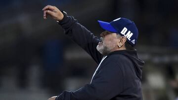 CORDOBA, ARGENTINA - SEPTEMBER 23: Diego Armando Maradona coach of Gimnasia y Esgrima La Plata gestures during a match between Talleres and Gimnasia y Esgrima La Plata as part of Superliga Argentina 2019/20 at Mario Alberto Kempes Stadium on September 23, 2019 in Cordoba, Argentina. (Photo by Marcelo Endelli/Getty Images)