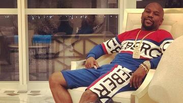 Mayweather la monta en un club de estriptis y lanza 50.000 dólares.