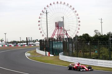 Los barcos de papel amenizan la lluvia en Suzuka