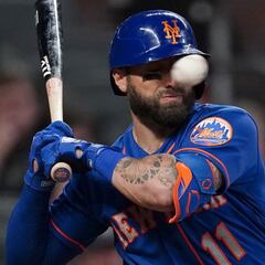 Kevin Pillar, con múltiples fracturas en la nariz tras pelotazo en la cara