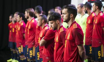 Spain players model the new shirt which the team will wear at next year's Euro 2020 today in the Luis Aragonés room in Las Rozas.