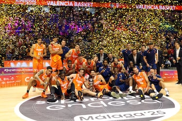 El Valencia tira la puerta con el supertalento de De Larrea