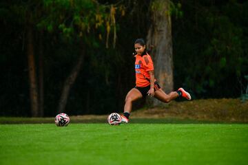 Jornada de entrenamientos de la Selección Colombia Femenina que sigue su preparación para el debut en el Mundial sub-20.