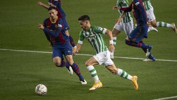 Álex Moreno, ante el Barcelona.