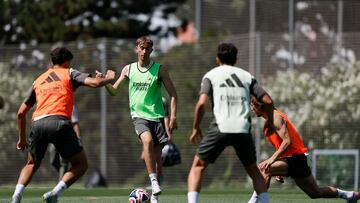 Huijsen, en su primer entrenamiento como jugador del Real Madrid.