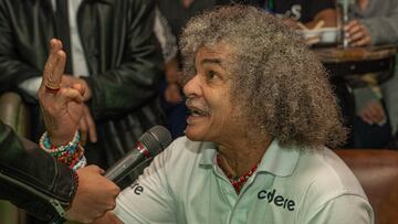 El Pibe Valderrama le da su apoyo a Néstor Lorenzo