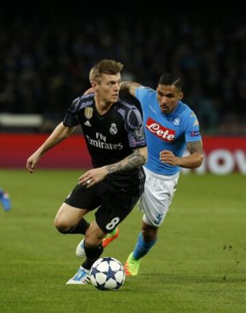 Kroos swivels away from Allan.