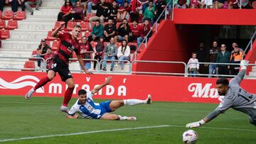 Durdov, en la acción en la que marcó gol, pero fue anulado por un fuera de juego.