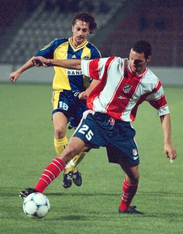 Leonel Eduardo Pilipauskas jugó en el Atlético en la temporada 99-00, es decir formó parte de la plantilla que descendió a Segunda División. No tuvo un papel importante, pues sólo jugó 10 encuentros. Un secundario que debía tener un buen papel, pero que pasó sin pena ni gloria por un equipo que también pasó tristemente a la historia de la entidad. 