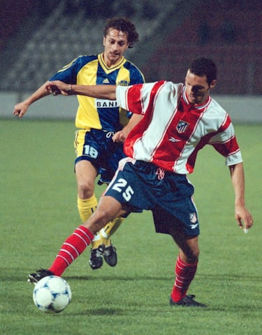 Leonel Eduardo Pilipauskas jugó en el Atlético en la temporada 99-00, es decir formó parte de la plantilla que descendió a Segunda División. No tuvo un papel importante, pues sólo jugó 10 encuentros. Un secundario que debía tener un buen papel, pero que pasó sin pena ni gloria por un equipo que también pasó tristemente a la historia de la entidad. 