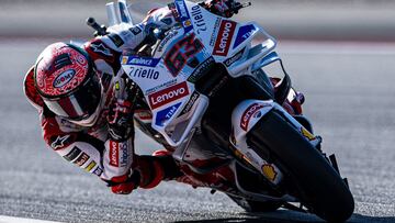 Bagnaia, con la Ducati en el test de Barcelona de MotoGP.