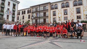 22/07/2025 SPORTING NOTICIAS 2ª DIVISION
COVADONGA VISITA DE LOS JUGADORES DIRECTIVOS Y TECNICOS CON LOS NIÑOS DEL CAMPUS