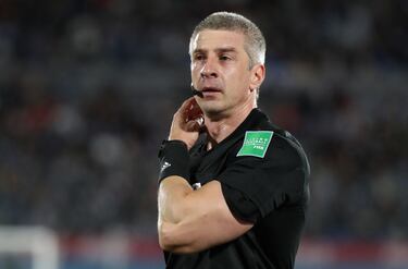 Así es el polémico árbitro de la U vs Lanús: “No tiene el físico de antes”