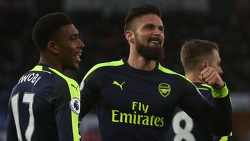 Giroud celebrando un tanto con el Arsenal.