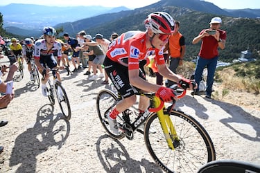 Jonas Vingegaard durante la subida a la Bola del Mundo. 
