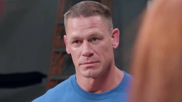 John Cena emocionado ante sus fans en una emotiva sorpresa de la compañía Cricket Wireless.