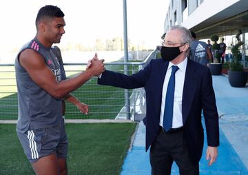 Florentino Pérez greets Casemiro.