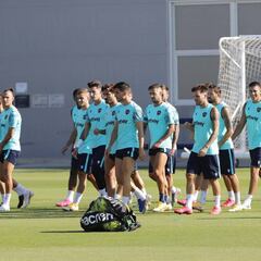 El Levante tiene dos semanas para acelerar la operación salida