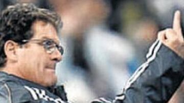 <b>MAL GESTO. </b>Momento en el que Capello hace una peineta.