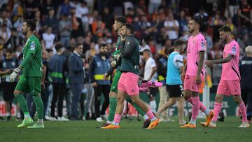 Espanyol players leave the pitch after the Spanish league football match between Valencia CF and RCD Espanyol at the Mestalla stadium in Valencia on May 28, 2023. (Photo by Jose Jordan / AFP)