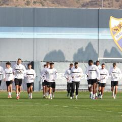 Recio, resucitado por Nafti, se reencuentra a un Málaga con seis bajas y hambre