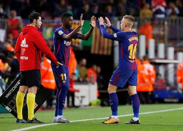 Dembélé replaces Deulofeu to make his Barcelona debut.