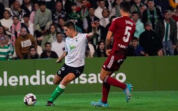 Íñigo Saínz-Maza, del Racing, frente al Real Zaragoza.