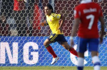 Futbol, Chile vs Colombia
Eliminatorias para Brasil 2014.
El jugador de la seleccion colombiana Radamel Falcao, celebra tras marcar su gol contra Chile durante el partido clasificatorio al mundial de Brasil 2014 disputado en el estadio Monumental en Santiago, Chile.