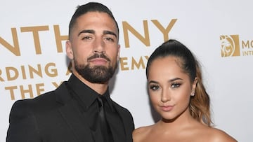 Sebastian Lletget y Becky G en los Person of the Year 2016. November 16; Las Vegas, Nevada.